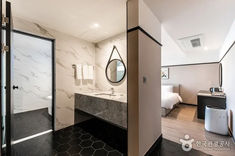 Brown Dot Hotel  (14/30)