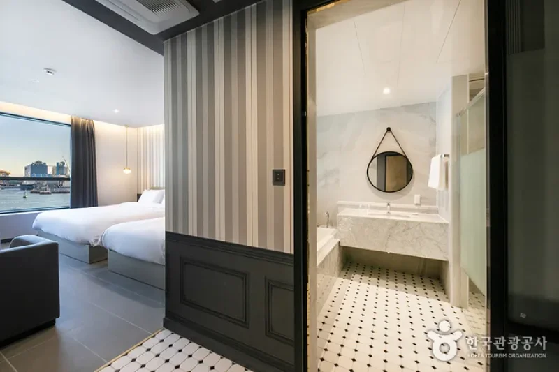 Brown Dot Hotel  (15/30)