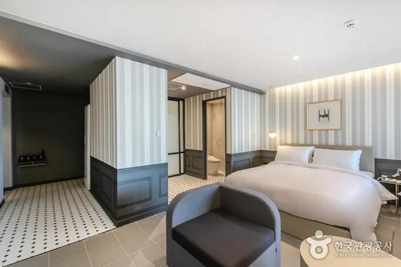 Brown Dot Hotel  (20/30)