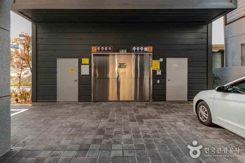 Brown Dot Hotel  (30/30)
