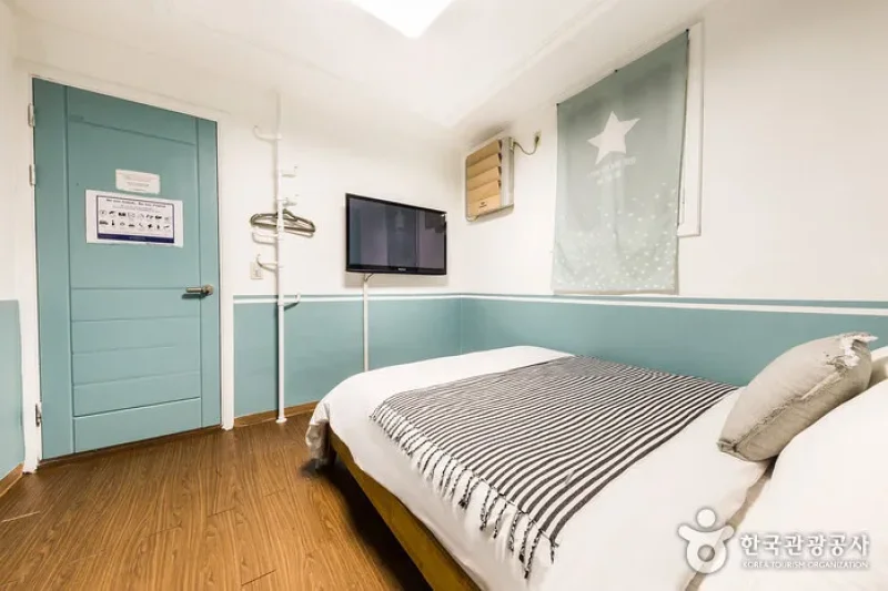 Sinchon Sisters Hostel [Korea Quality] / 신촌 시스터즈 [한국관광 품질인증/Korea Quality] (2/12)