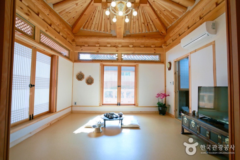 Wiyeonjae Hanok Stay [Korea Quality] / 위연재 [한국관광 품질인증/Korea Quality] (6/27)