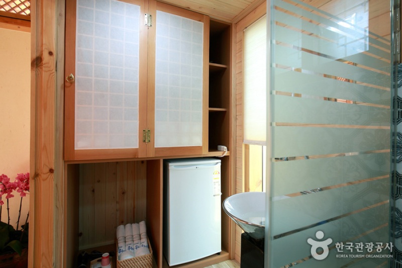 Wiyeonjae Hanok Stay [Korea Quality] / 위연재 [한국관광 품질인증/Korea Quality] (10/27)