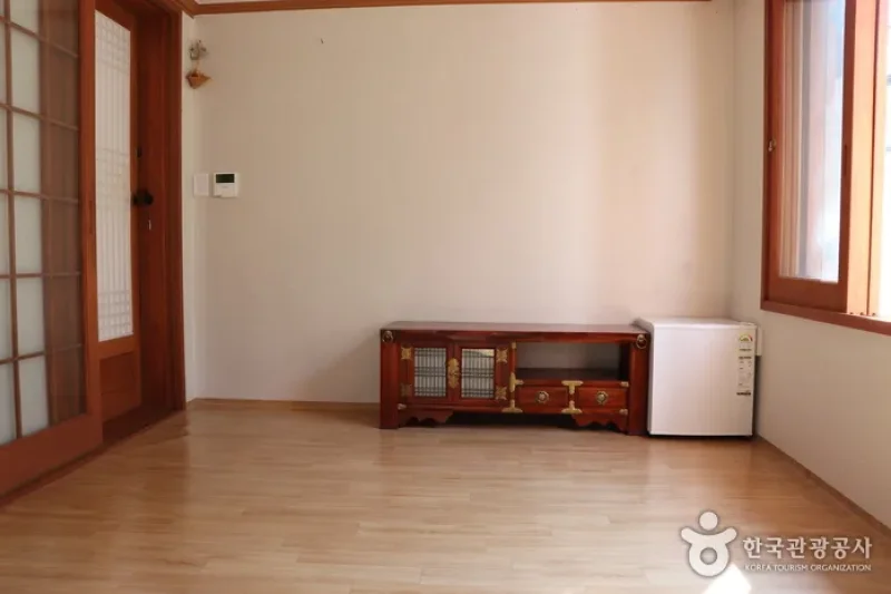 Sansu-dong Hanok Experience Hall  (2/7)