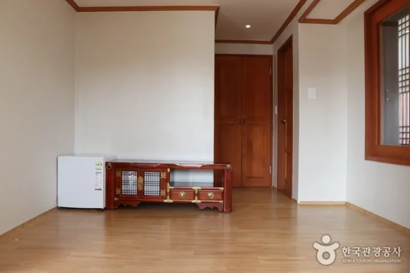 Sansu-dong Hanok Experience Hall  (3/7)