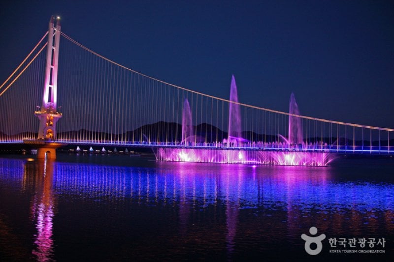 Yedangho Suspension Bridge (예당호 출렁다리) (9/11)