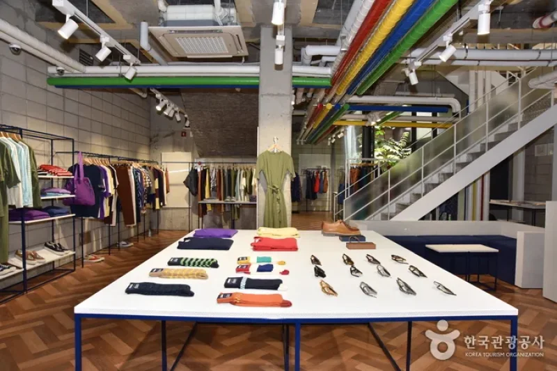 Y.M.C. SEOUL (YMC 서울) (20/22)