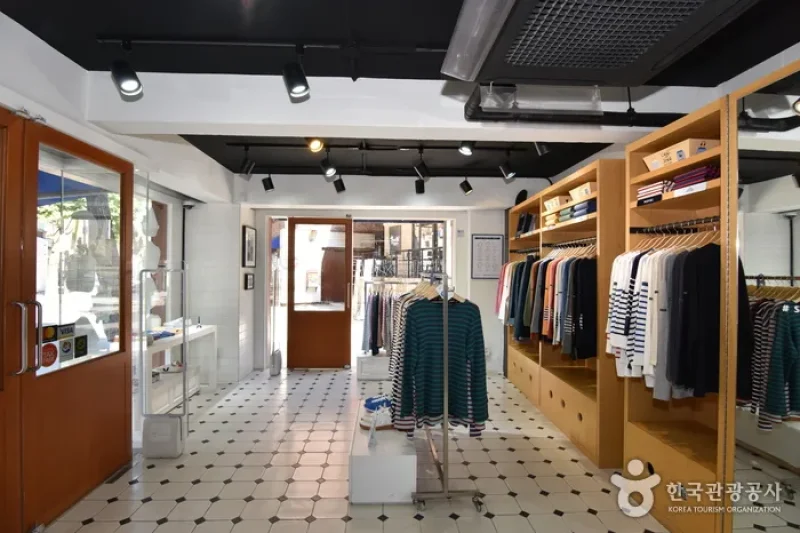 Saint James Boutique Samcheong (세인트제임스 삼청점) (20/24)