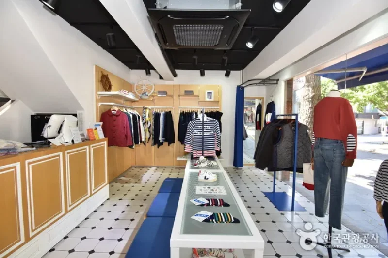 Saint James Boutique Samcheong (세인트제임스 삼청점) (21/24)