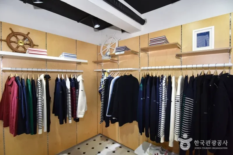 Saint James Boutique Samcheong (세인트제임스 삼청점) (23/24)