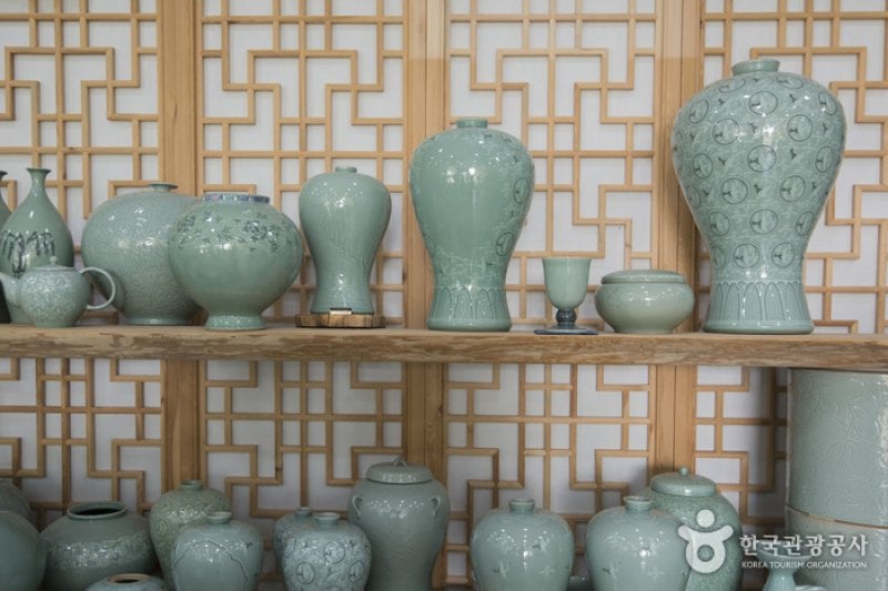 Gangjin Tamjin Celadon  (7/12)