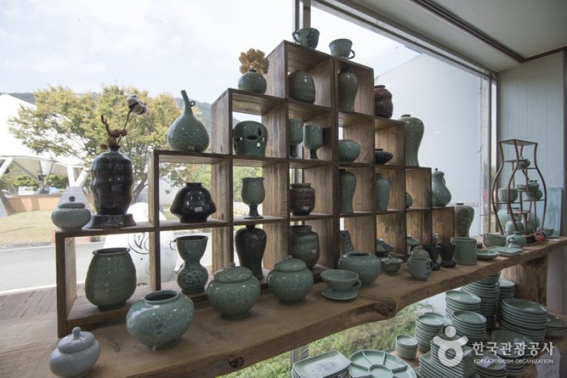 Gangjin Tamjin Celadon  (9/12)
