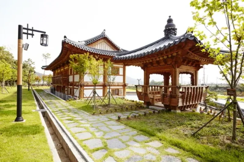 Sunchon Bay Echo Village youth hostel (순천만에코유스호스텔) (4/14)