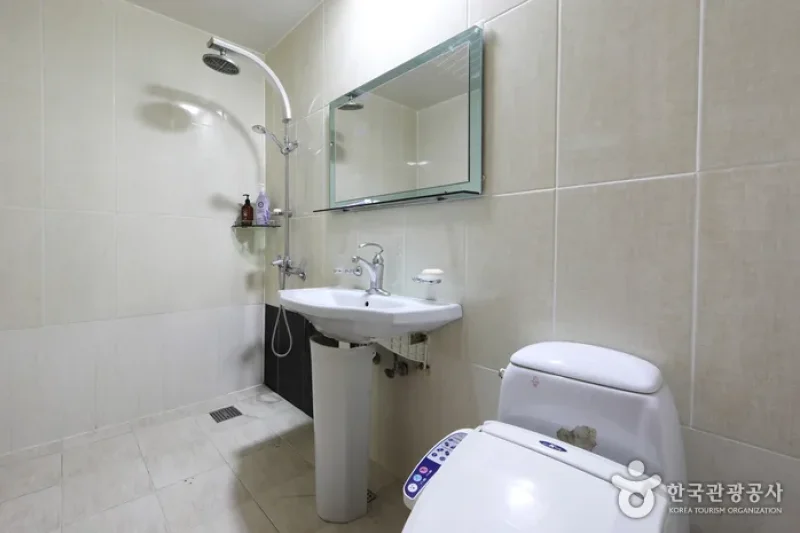 Banana Hotel - Goodstay  (33/41)