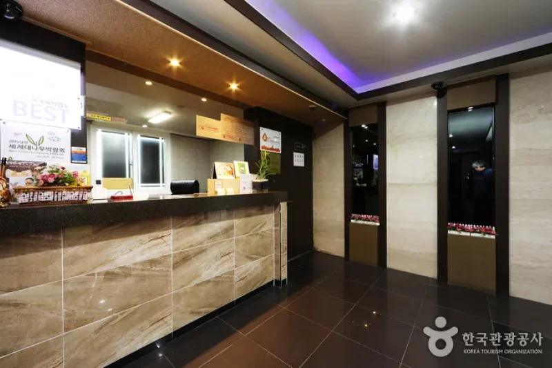 Banana Hotel - Goodstay  (34/41)