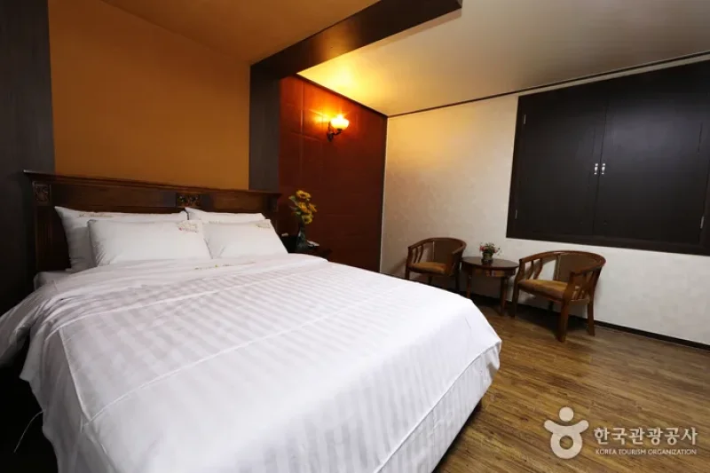Banana Hotel - Goodstay  (36/41)