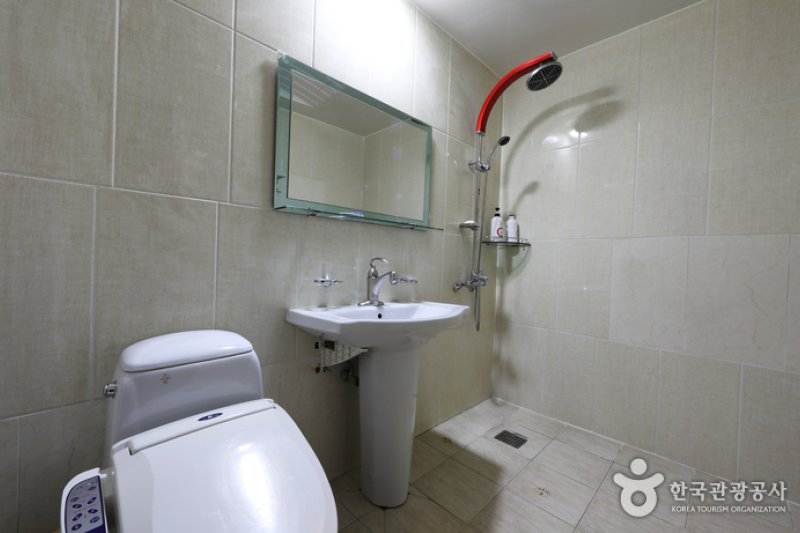 Banana Hotel - Goodstay  (37/41)
