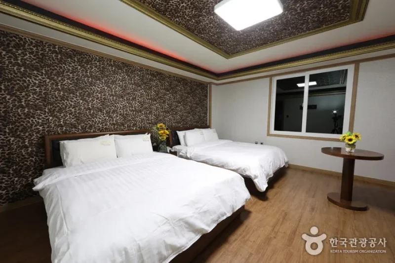 Banana Hotel - Goodstay  (40/41)
