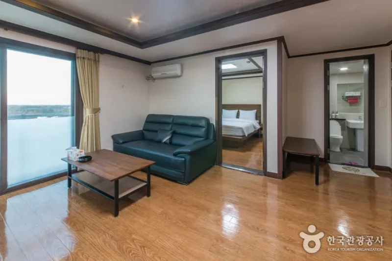 Motel Hill - Goodstay  (9/20)