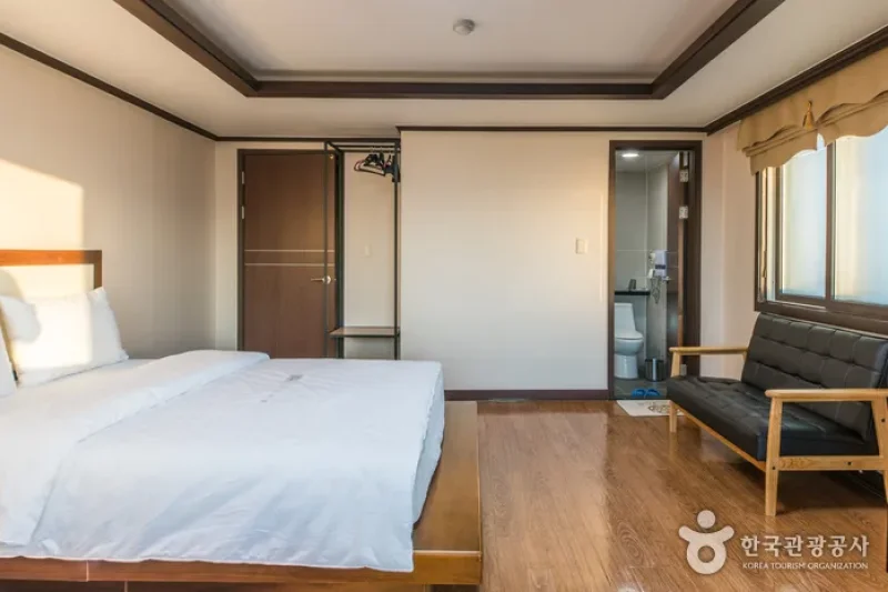 Motel Hill - Goodstay  (19/20)