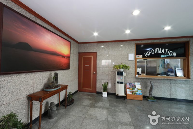 Equus Motel - Goodstay  (11/22)