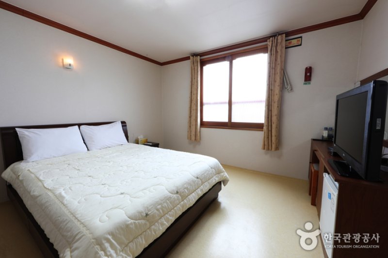 Equus Motel - Goodstay  (12/22)