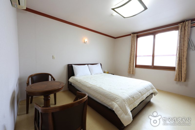 Equus Motel - Goodstay  (13/22)