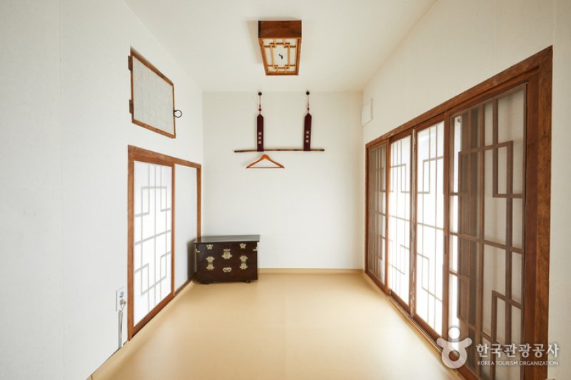 The Head House of Jeong On (정온선생종택)[한국관광품질인증/Korea Quality] (32/34)