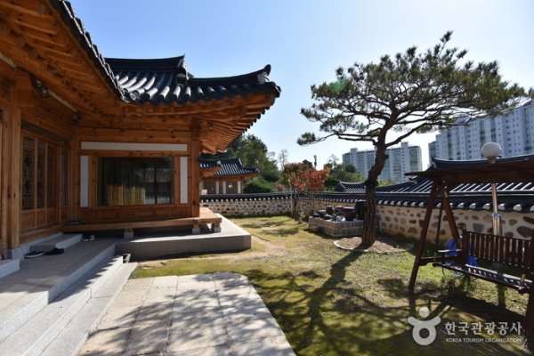 Donghae hanok Donganjae