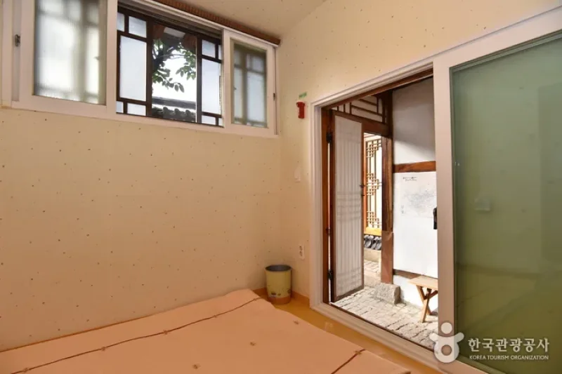 Moggoji Guesthouse   (11/26)