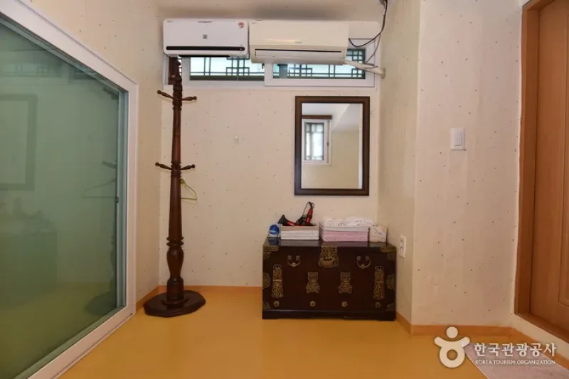 Moggoji Guesthouse   (12/26)