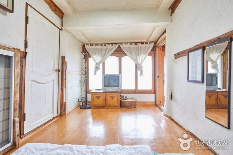 Suncheonman Bay Haeryongseong Fortress Gotaek (Old House) (순천만해룡성고택)[한국관광품질인증/Korea Quality] (28/41)