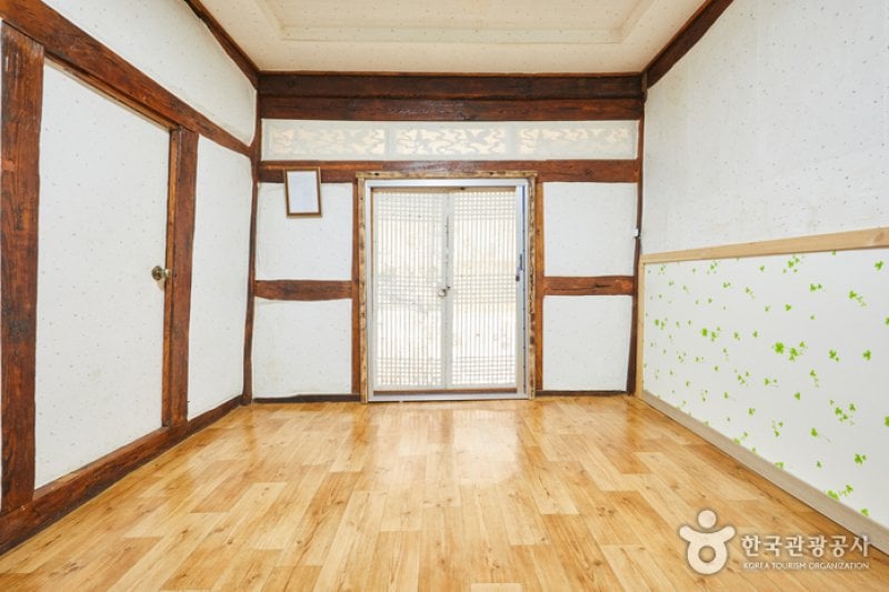 Suncheonman Bay Haeryongseong Fortress Gotaek (Old House) (순천만해룡성고택)[한국관광품질인증/Korea Quality] (30/41)