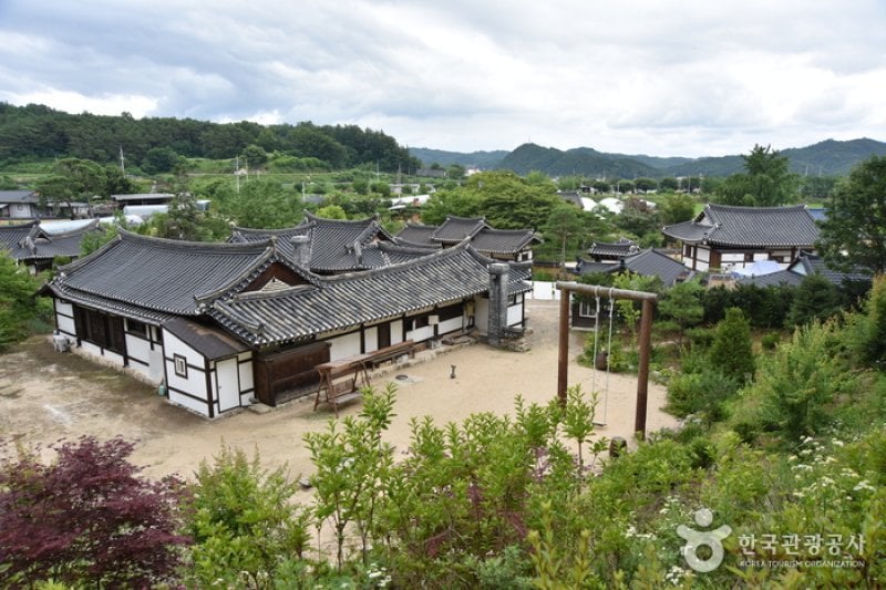 Tohyang Gotaek (The Old House of Tohyang)(토향고택) [한국관광품질인증/Korea Quality] (20/71)