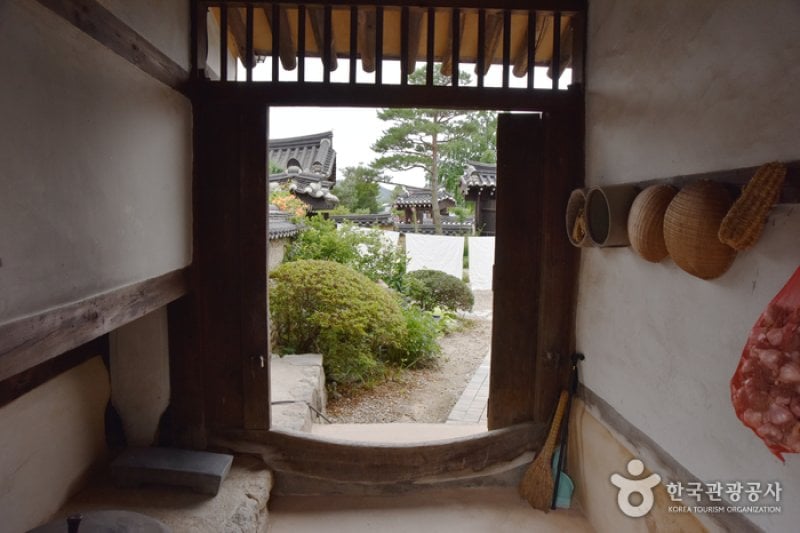 Tohyang Gotaek (The Old House of Tohyang)(토향고택) [한국관광품질인증/Korea Quality] (23/71)