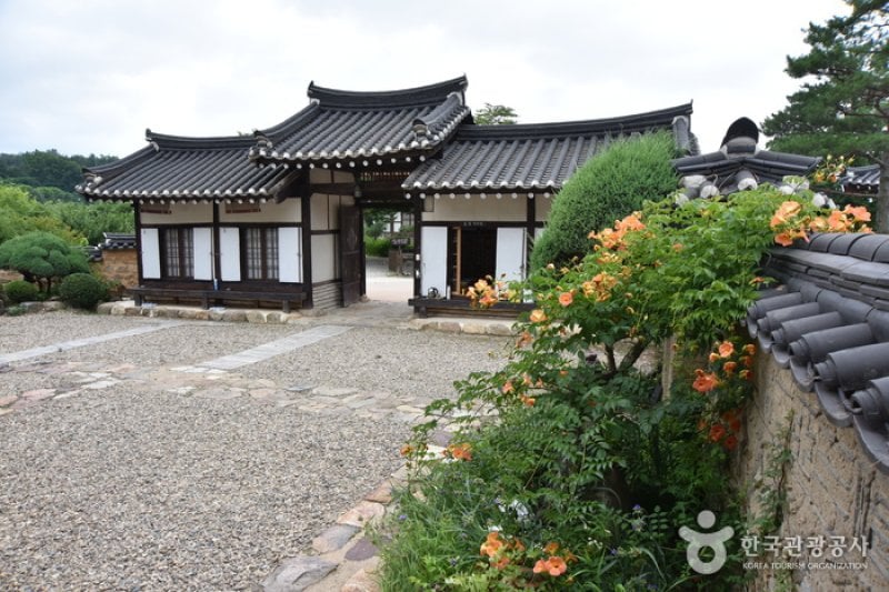 Tohyang Gotaek (The Old House of Tohyang)(토향고택) [한국관광품질인증/Korea Quality] (24/71)