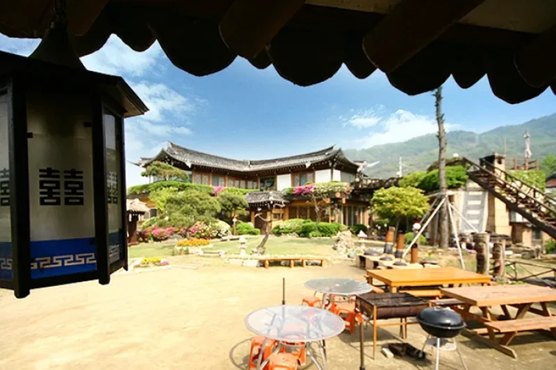 Hanok Maeul Hwangto Pension[Korea Quality] / 한옥마을 황토펜션[한국관광 품질인증/Korea Quality] (2/6)