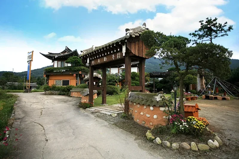 Hanok Maeul Hwangto Pension[Korea Quality] / 한옥마을 황토펜션[한국관광 품질인증/Korea Quality] (3/6)