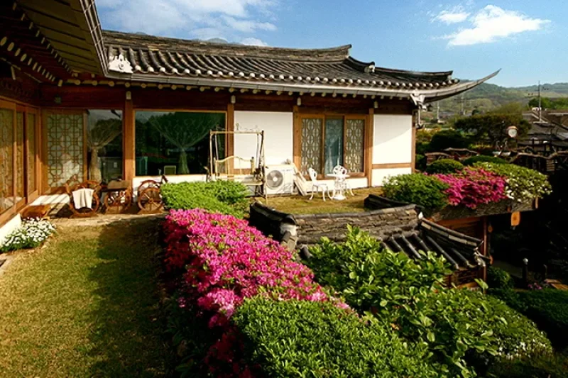 Hanok Maeul Hwangto Pension[Korea Quality] / 한옥마을 황토펜션[한국관광 품질인증/Korea Quality] (4/6)