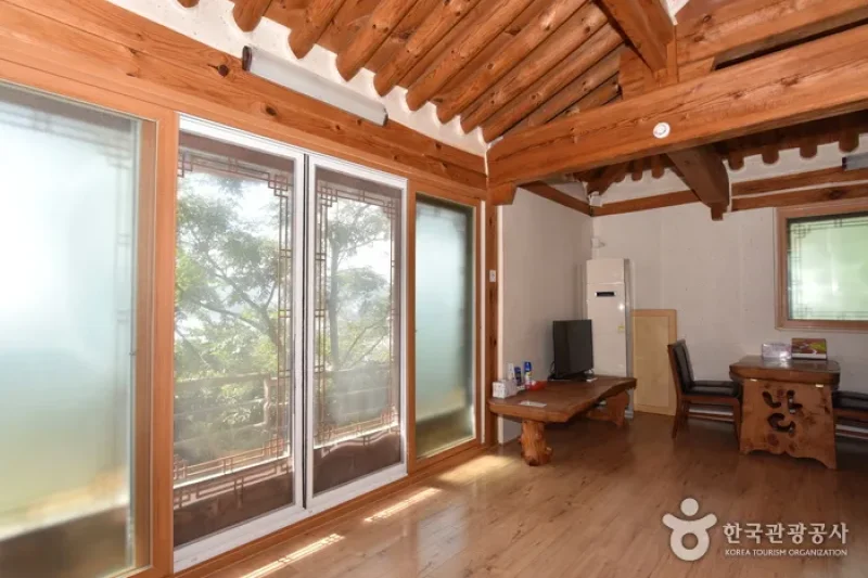Yetmasil Pension (옛마실펜션)[한국관광품질인증제/ Korea Quality] (21/22)