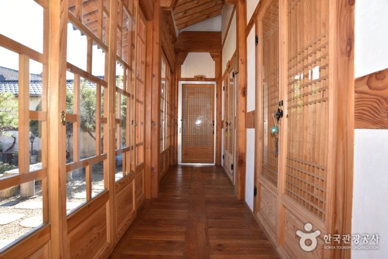Gyeongju Suhojeong  (6/18)