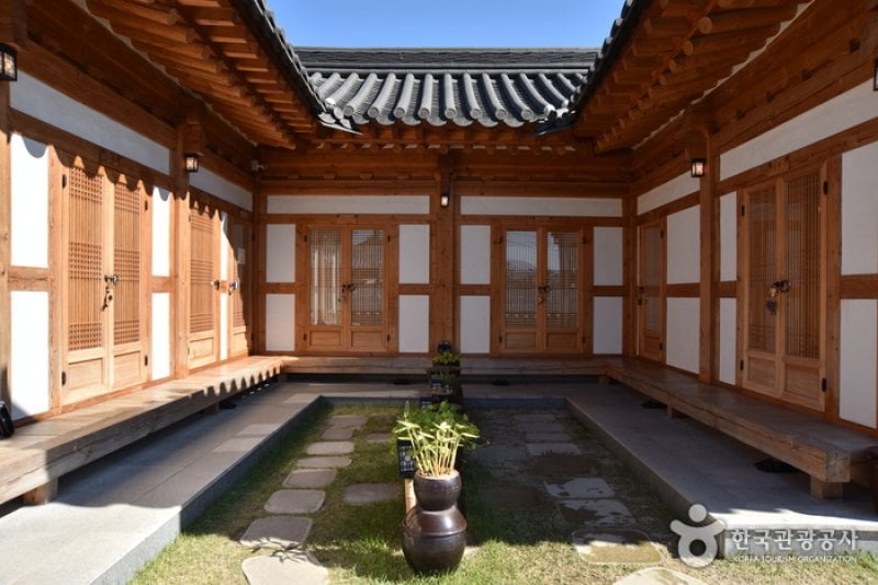 Nadeul Hanok  (2/25)