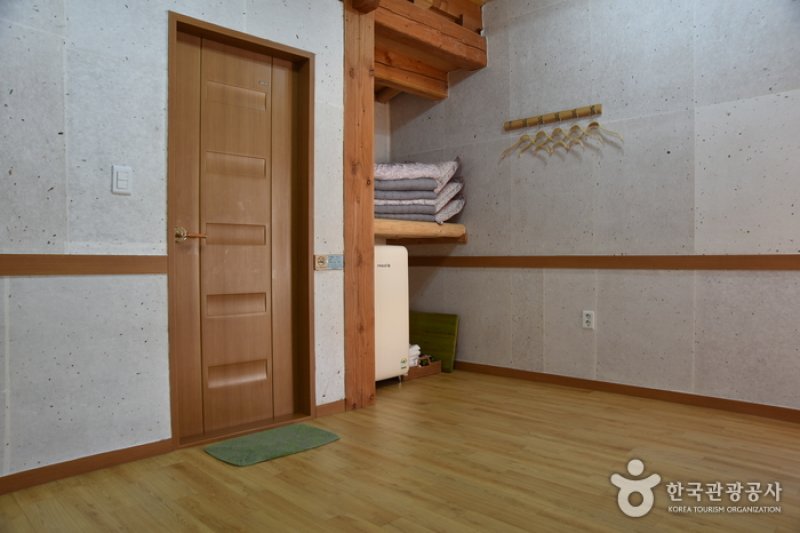 Nadeul Hanok  (8/25)
