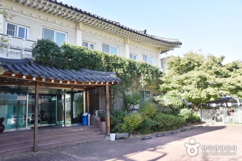 Green Mountain Youth Hostel  (8/24)