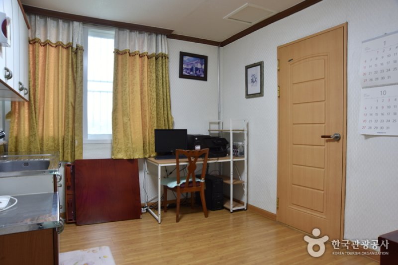 Green Mountain Youth Hostel  (9/24)