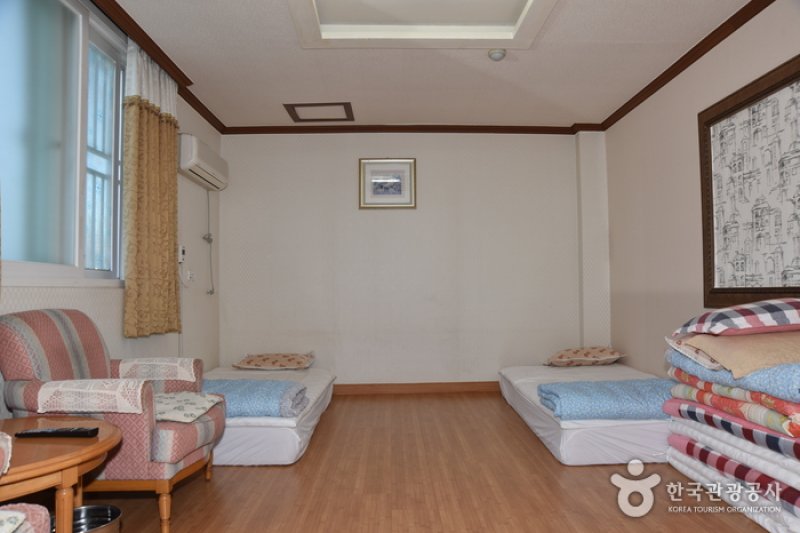 Green Mountain Youth Hostel  (10/24)
