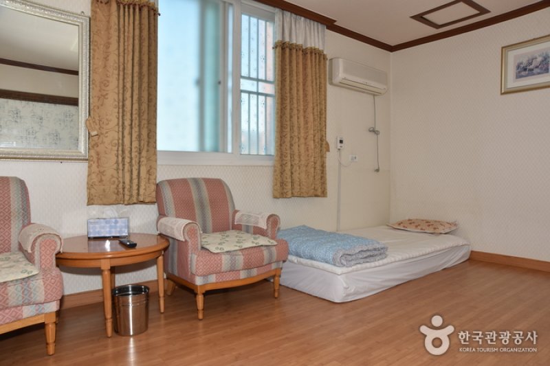 Green Mountain Youth Hostel  (11/24)