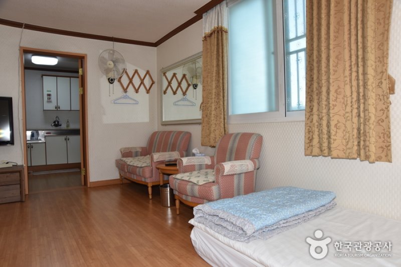 Green Mountain Youth Hostel  (12/24)