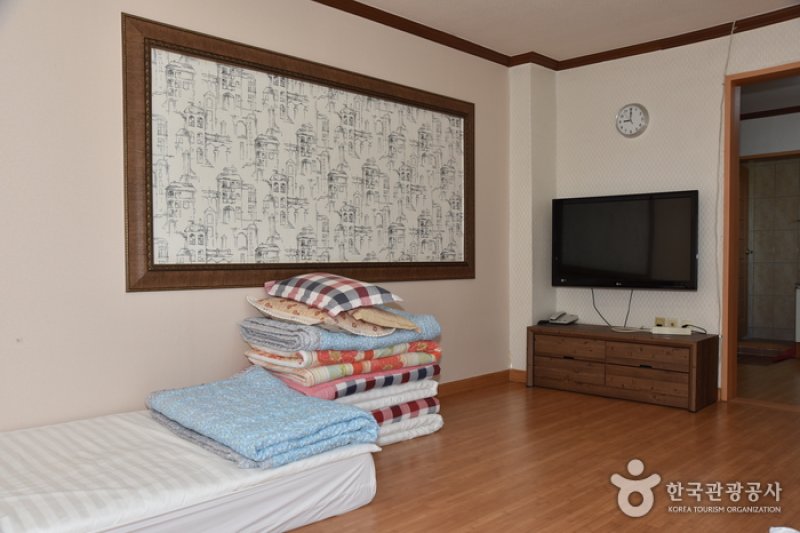 Green Mountain Youth Hostel  (13/24)
