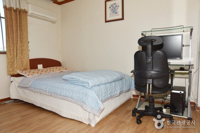 Green Mountain Youth Hostel  (14/24)